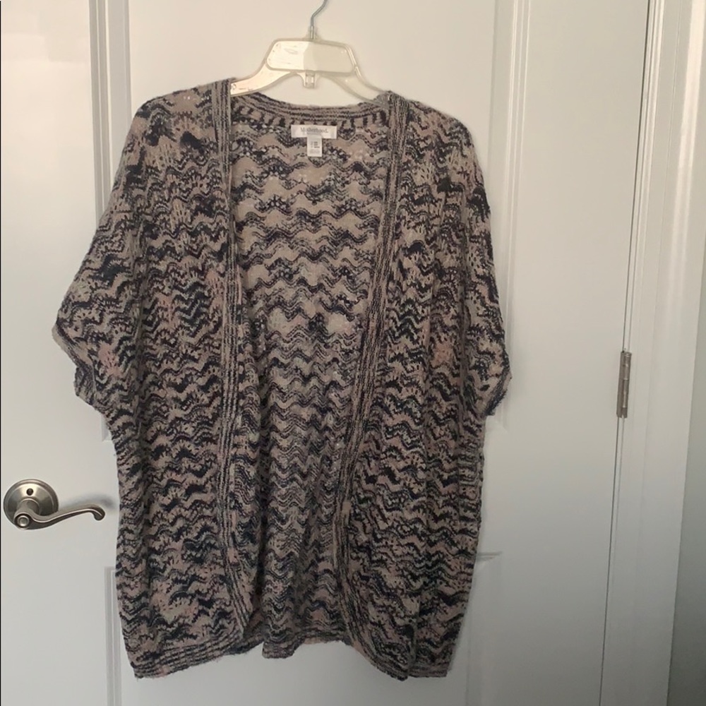Delicate maternity cape